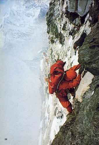 
The big traverse in the direction of camp IV on the Makalu West Pillar in 1971 - Makalu pillier Ouest book
